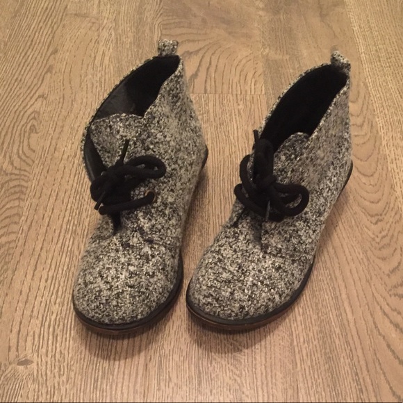 6.5 NWOT Black White Pitch Ankle Boot - Picture 4 of 12